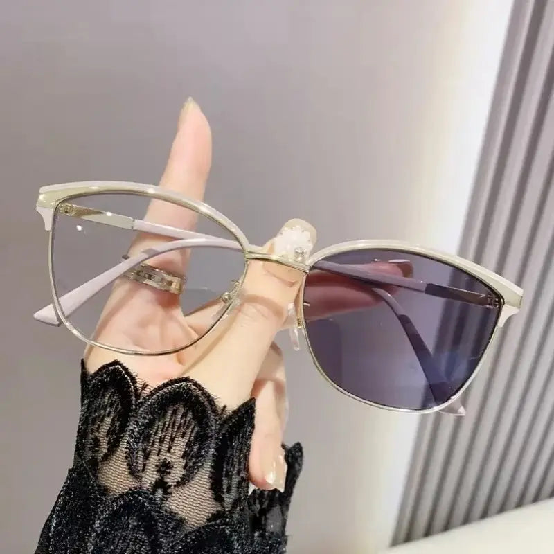 Vivian Brillen - photochromatisch (dunkelt in der Sonne)